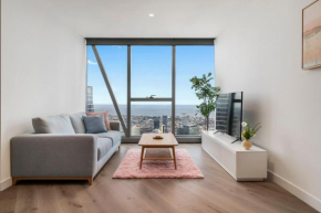 Breathtaking City and Bay Views Apt Best Location